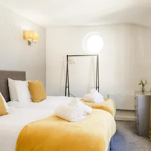 Charming 2-bedroom Town House - Short Walk From The Station Cambridge (Cambridgeshire)