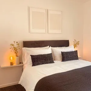 spacious-2bed-10-mins-to-city-free-parking.belfasthotelsireland.com/